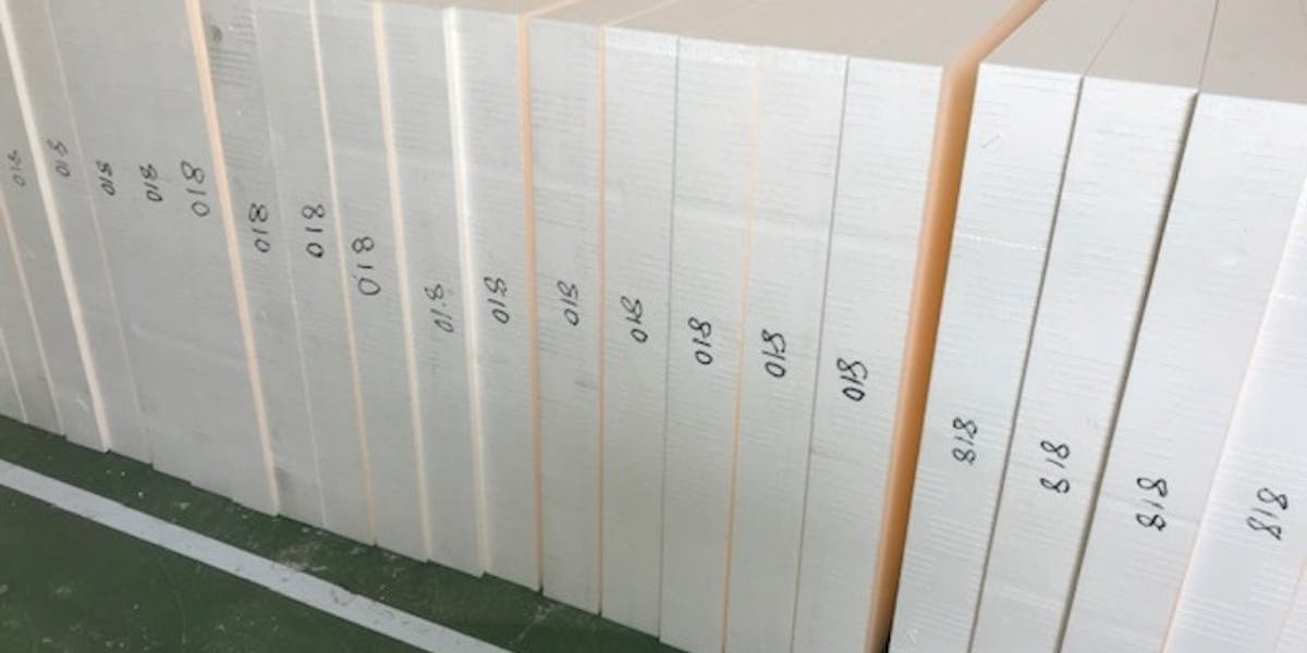 幅をカットした写真